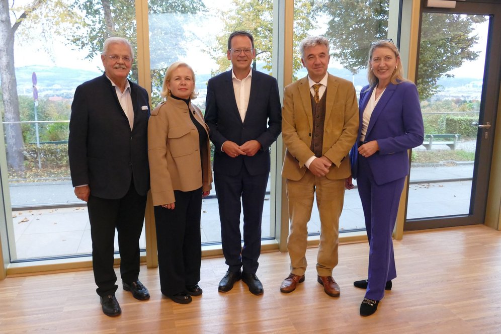 Vortragsveranstaltung: Mensch und KI. Foto: KU Linz/Hermine Eder. Gruppenbild Veranstalter:innen