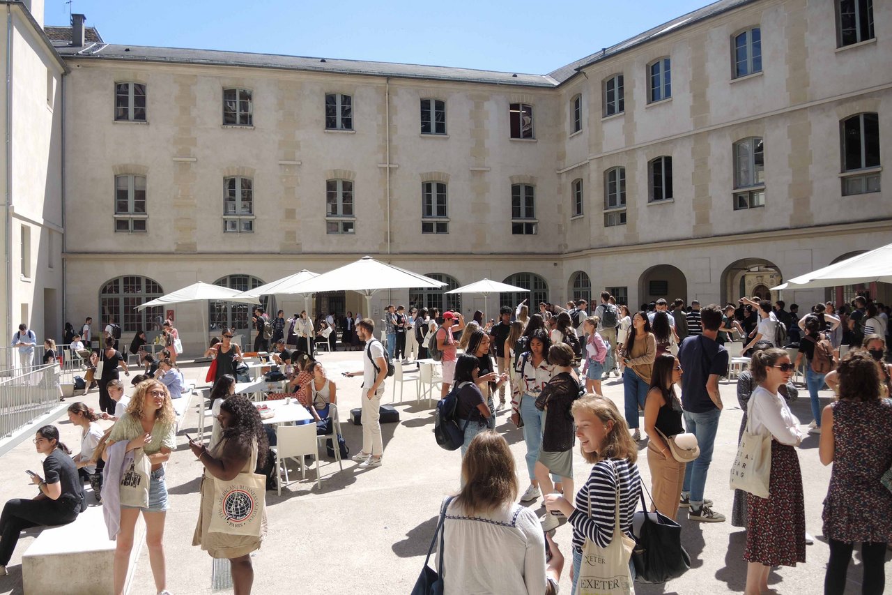 Picture of a courtyard full of people on a sunny day