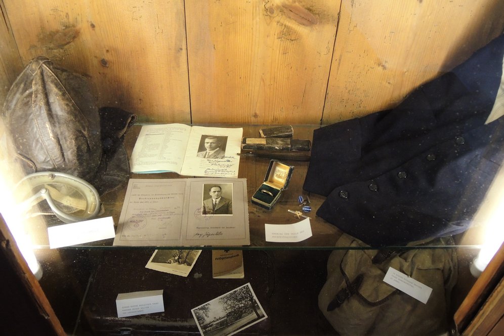Ausstellungsvitrine im Jägerstätter-Haus, Foto: FFJI