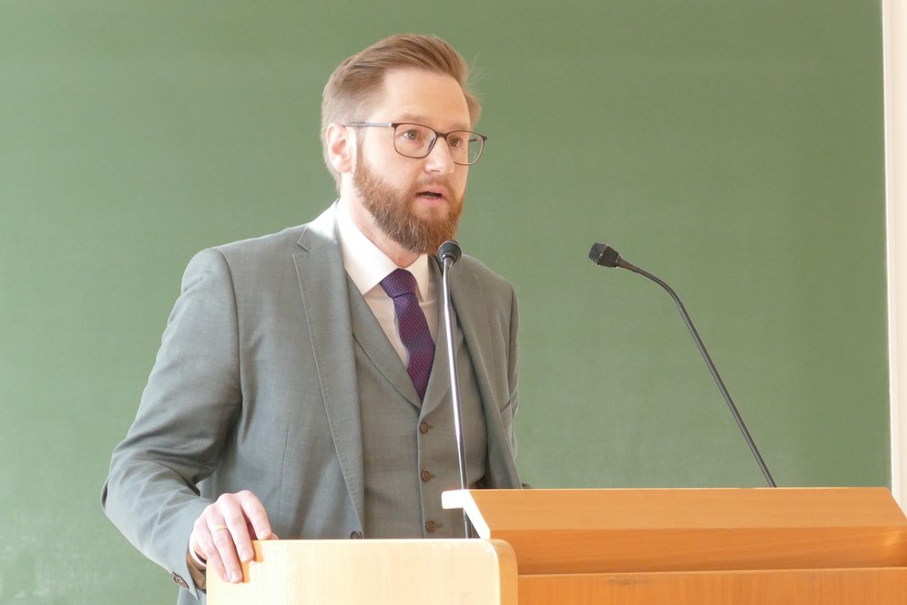 Promotor Univ.-Prof. Dr. Andreas Graßmann.