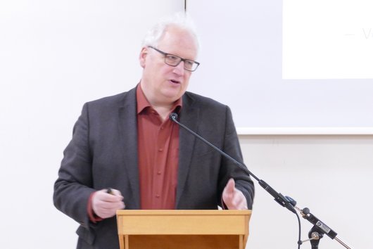 Prof. Dr. Bernhard Emunds, Philosophisch-Theologische Hochschule St. Georgen / Frankfurt am Main.