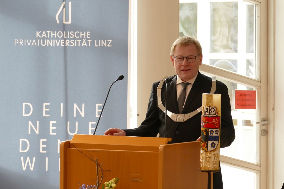 Verleihung von akademischen Graden an der KU Linz. © KU Linz/Eder. Rektor Univ.-Prof. Dr. Christoph Niemand.