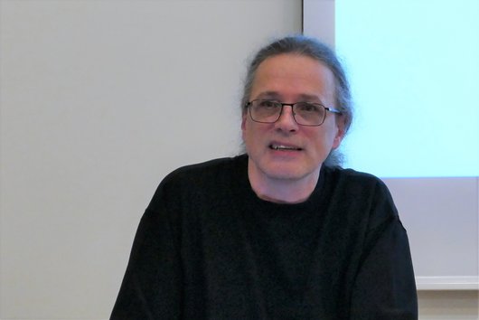 Gerfried Stocker, künstlerischer Leiter und Geschäftsführer des Ars Electronica Centers, hält den Keynote-Vortrag.
