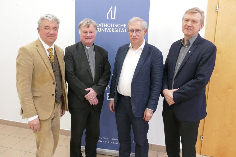 Von links: Rektor Univ.-Prof. Dr. Michael Fuchs, Bischof Dr. Manfred Scheuer, Prof. Dr. Detlef Pollack, Regens KonsR Dr. Slawomir Dadas.