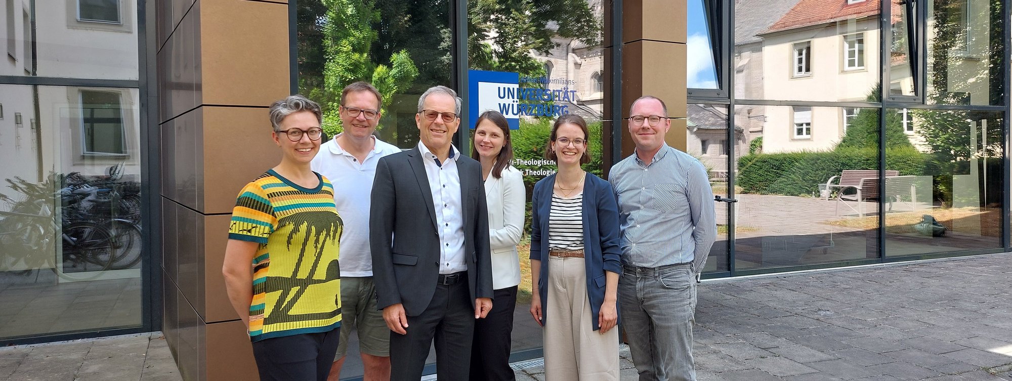 Der Gründungsvorstand der AKRK e.V. Von links nach rechts: Simone Hiller, Ulrich Riegel, Ulrich Kropac, Helena Stockinger, Michael Winklmann.