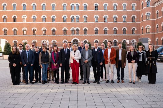 Gruppenbild in der Wiener Rossauer Kaserne.