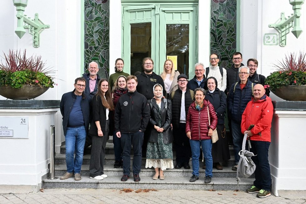 Foto: KU Linz/Institut für Moraltheologie. Gruppenbild im Rahmen der Exkursion zum Klinikum Mauer.