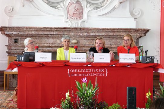 Podiumsdiskussion am zweiten Tag der 23. Ökumenischen Sommerakademie im Stift Kremsmünster.