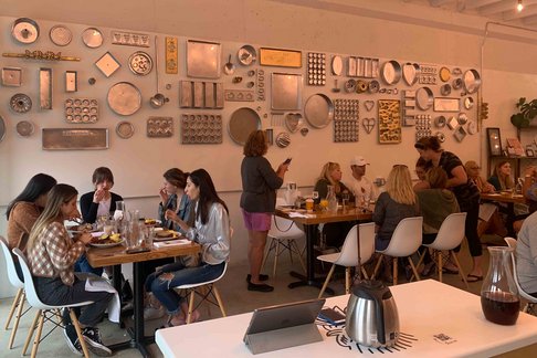 Discussion in a restaurant