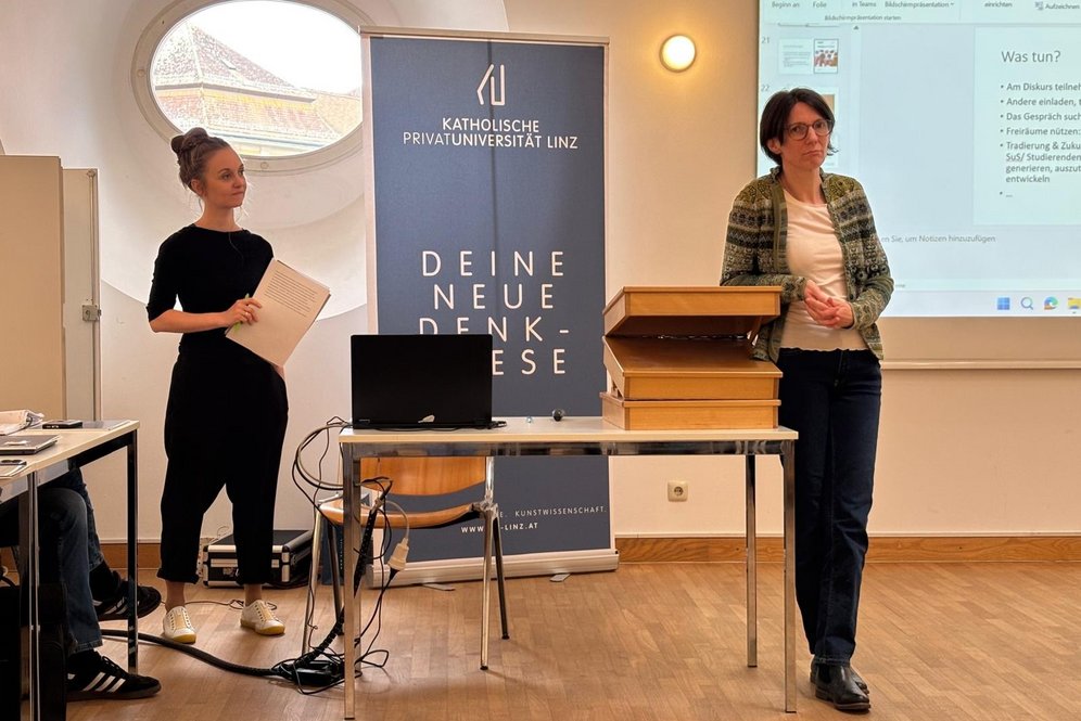 Von links: Mag.a Anna Bachofner-Mayr (KU Linz), Mag.a Dr.in Bernadette Hörmann (PHDL).