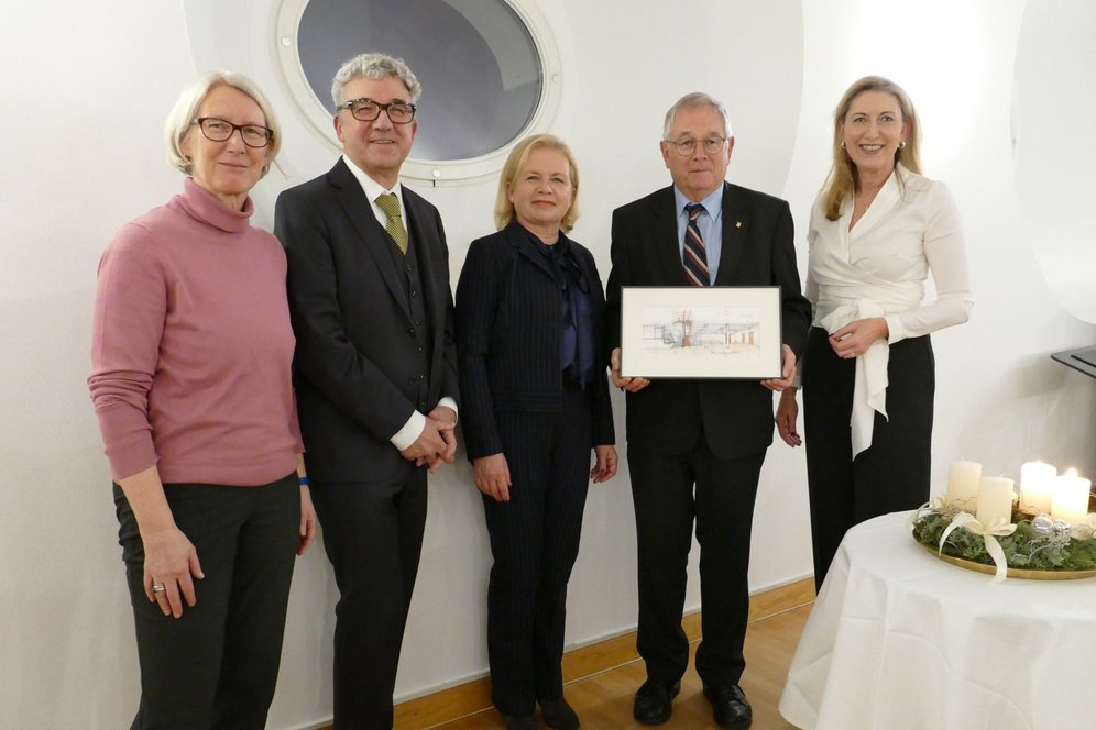 Gruppenbild anlässlich der Ehrung Helmut Obermayrs.