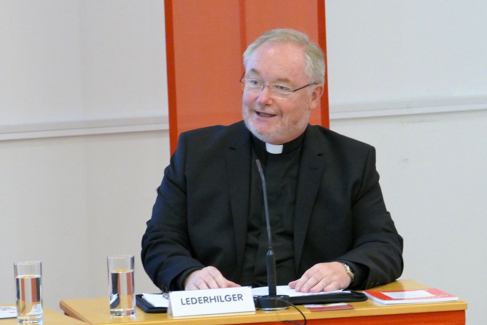 Generalvikar Univ.-Prof. DDr. Severin Lederhilger OPraem. Statement von Generalvikar Univ.-Prof. DDr. Severin Lederhilger OPraem (Katholische Kirche in Oberösterreich).