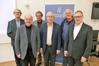 Von li: Dr. Jonas Hagedorn, P. Alois Riedlsperger SJ, Univ.-Prof. Dr. Christian Spieß, Prof. DDr. Dr. h.c. Karl Gabriel, Prof. Dr. Matthias Möhring-Hesse, P. Dr. Bernhard Bürgler SJ.