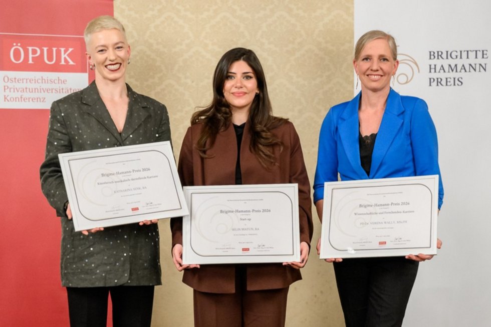 Foto: ÖPUK/K. Ranger. Gruppenbild: Die drei Preisträgerinnen.