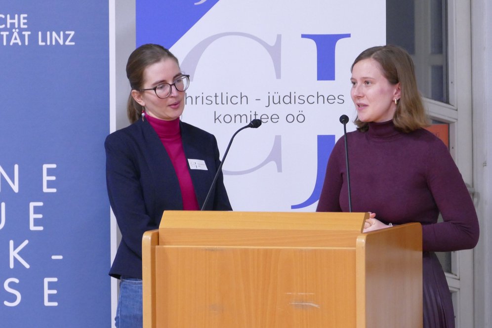 Anna Davogg BEd BA und Elisabeth Wanek BA, Dialog:Abraham.