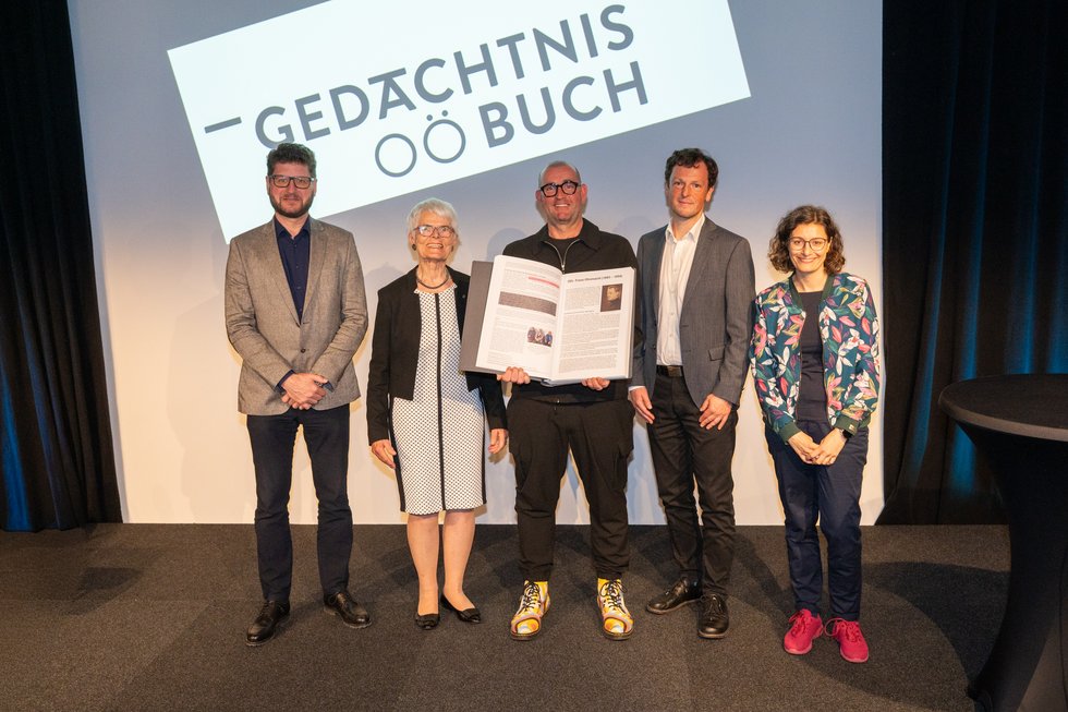 Das Projektteam des Gedächtnisbuches OÖ. Bildnachweis: Diözese Linz/Thomas Markowetz. Das Projektteam des Gedächtnisbuches OÖ.