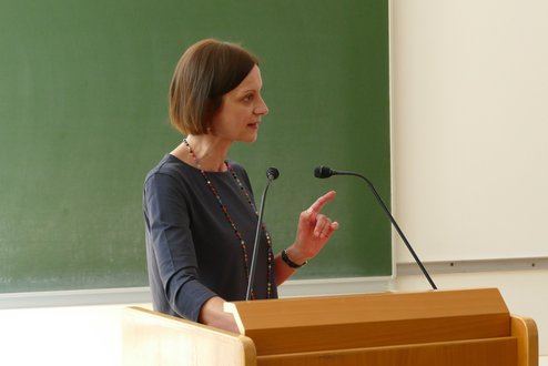 Schlussvorlesung und Festschriftüberreichung anlässlich der Emeritierung von Univ.-Prof. Dr. Franz Gruber. Foto: Hermine Eder. Univ.-Prof.in DDr.in Isabella Guanzini.