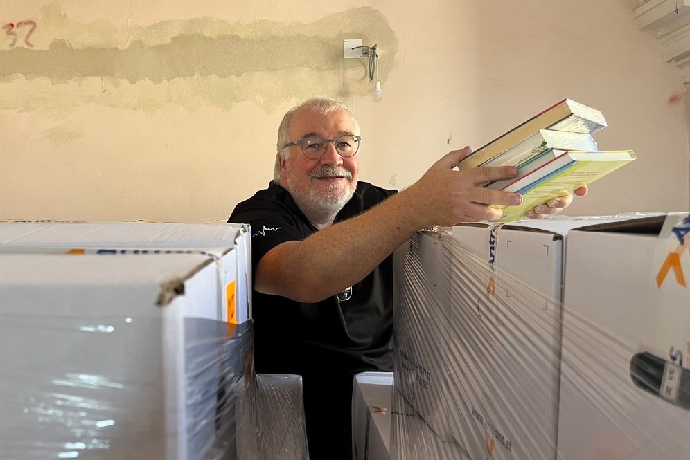 Foto: Diözesanbibliothek. ibliotheksdirektor Dipl.-Theol. Ingo R. Glückler im Kulturgutspeicher der Diözese Linz im Stift Gleink.