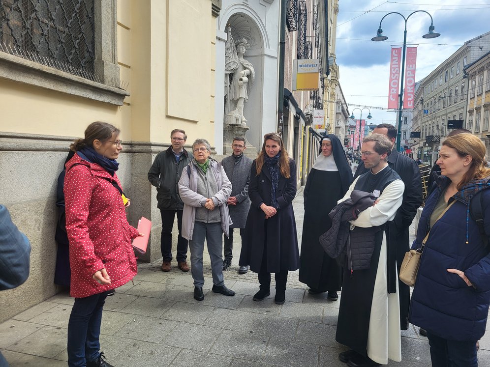 Foto Gruppe vor Stadtspaziergang