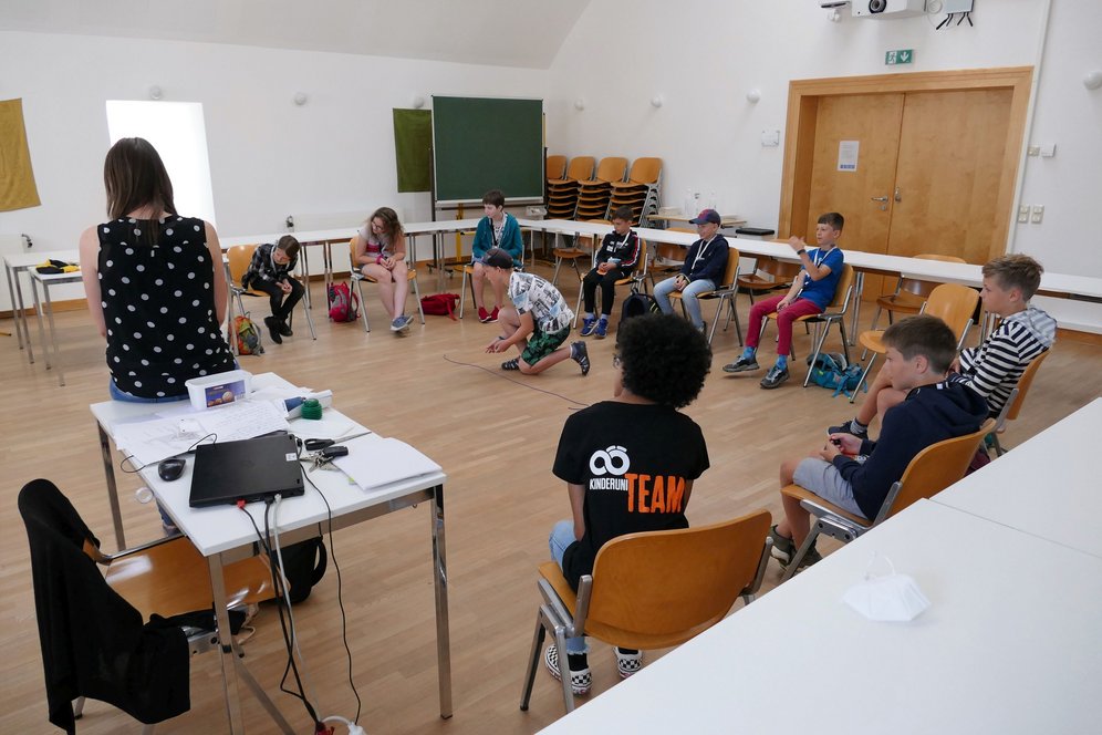 KinderUni: Wie Menschen im Mittelalter lebten und arbeiteten. © KU Linz/Eder.