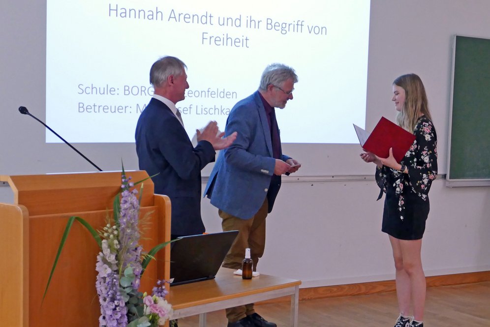 Laura Kurz (Borg Bad Leonfelden), Anerkennungspreis im Fachbereich Philosophie. (c) KU Linz/Dullinger Laura Kurz (Borg Bad Leonfelden) erhält den Anerkennungspreis im Fachbereich Philosophie.