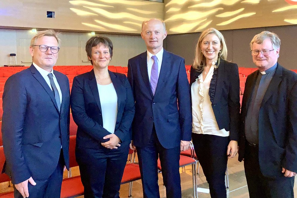 Oberbank und Pro Oriente luden ein zum Werte-Forum. Oberbank und Pro Oriente luden ein zum Werte-Forum.