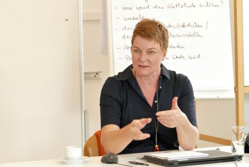 Auftakt-Workshop. Forschungsprojekt "Re-Animating Catholic Pedagogical Ethics – Creating a Network" Univ.-Prof. Dr. Ines Weber leitet das neue Forschungsprojekt.