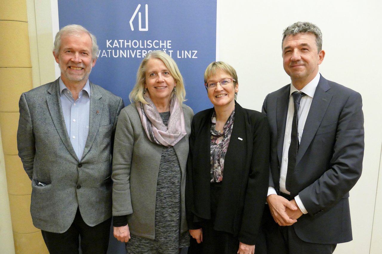 Von li: Univ.-Prof. Dr. Michael Rosenberger, Dr.in Elisabeth Menschl, Univ.-Prof.in Dr.in Dorothea Greiling, Univ.-Prof. Dr. Michael Fuchs.