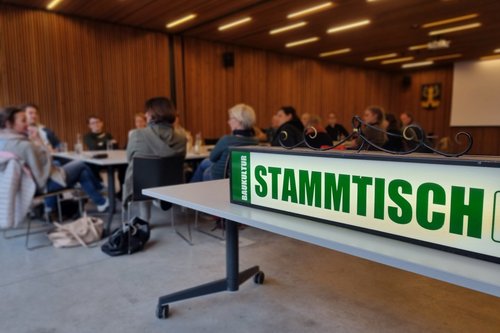 Foto des Baukultur-Stammtischs in Ottensheim am 24. April 2024.