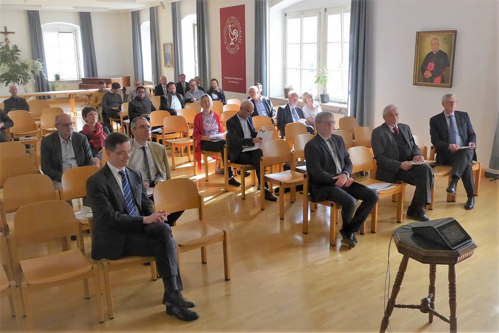 Fachtagung zum 60. Geburtstag von Univ.-Prof. Dr. P. Ewald Volgger OT in der Bischofsaula des Priesterseminars der Diözese Linz. Fachtagung zum 60. Geburtstag von Univ.-Prof. Dr. P. Ewald Volgger OT in der Bischofsaula des Priesterseminars der Diözese Linz.