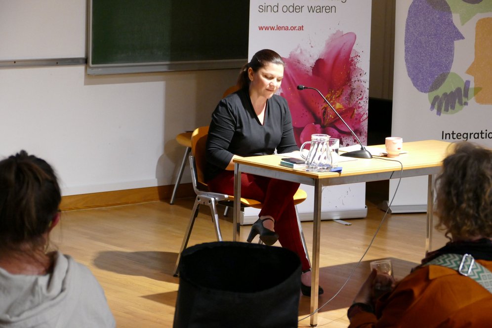 Fachtagung "Respekt für Sexarbeiter:innen" an der KU Linz. Foto: KU Linz/Hermine Eder. Lesung von Tagebuchtexten von Sexarbeiter:innen.