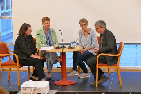 Quartals.Gespräch mit Mag. Gabriele Eder-Cakl (Moderation), Univ.-Prof. Dr. Ines Weber, Mag. Christiane Roser und Univ.-Prof. Dr. Magnus Striet. © KU Linz/Eder. Quartals.Gespräch mit Mag.a Gabriele Eder-Cakl (Moderation), Univ.-Prof.in Dr.in Ines Weber, Mag.a Christiane Roser und Univ.-Prof. Dr. Magnus Striet.